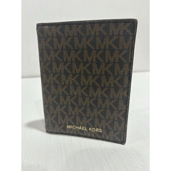 Michael Kors Leather Jet Set Travel Passport Holder Wallet Case Brown Signature - Picture 1 of 3